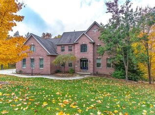 144 Walnut Ridge Dr, Beaver Falls, PA 15010