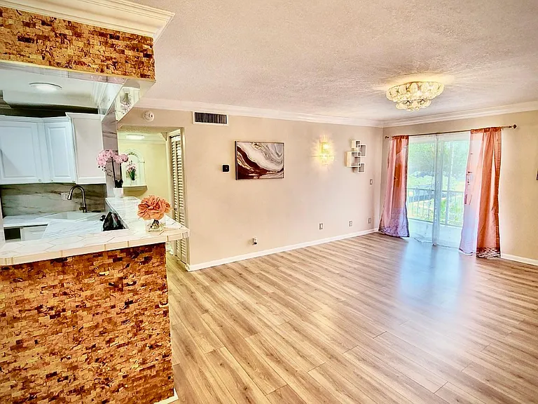 616 NW 13th St #24 — Photo 36