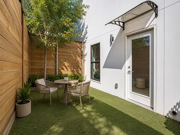 4th image of 4227 Munger Ave #101