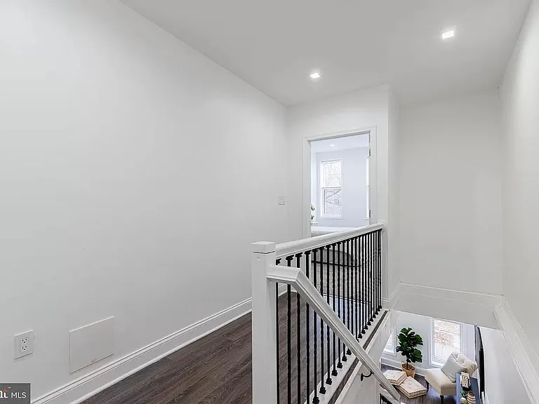 1630 N Bond St — Photo 20