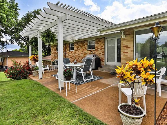 4th image of 9446 Rosebay Dr