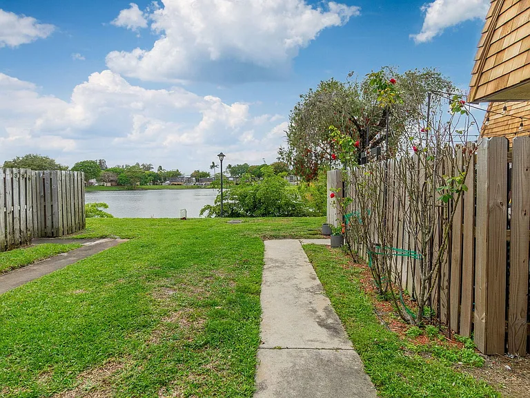393 Lake Arbor Dr — Photo 16