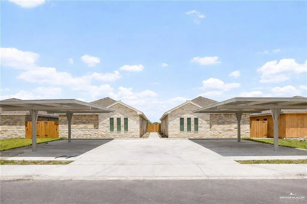 3 bed, 2.0 bath, 1050 sqft, $1,100 — Photo 1
