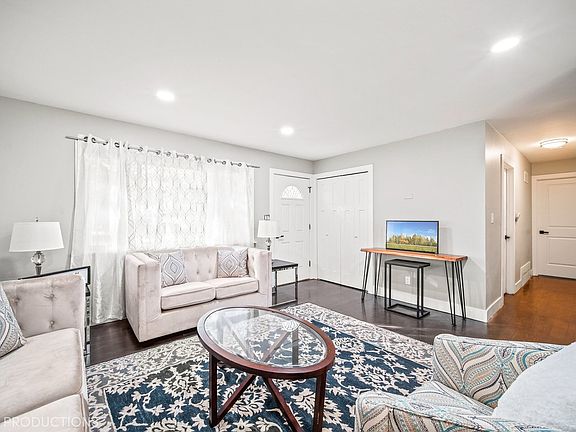 4th image of 15443 Park Ln