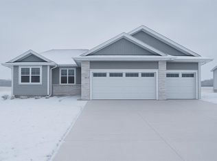 3658 McLain Way, Hiawatha, IA 52233