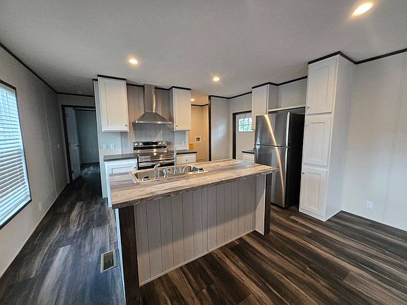 3rd image of 14142 Lorraine Rd #26