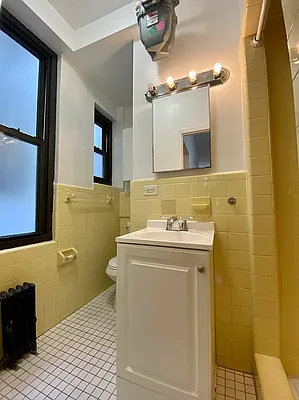 Rented by Current Real Estate Advisors | media 6