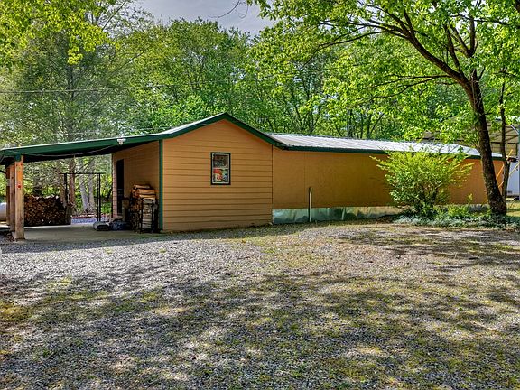 18th image of 111 Candlewood Ln