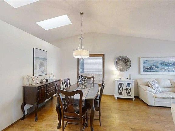 5th image of 42 S Ridgewood Blvd W