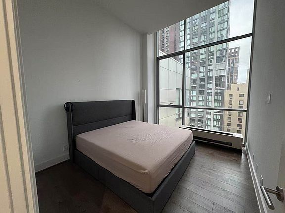 5th image of 26-26 Jackson Ave Penthouse 1203