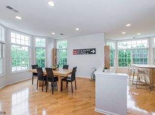 606 Turlington Ct, Livingston, NJ 07039