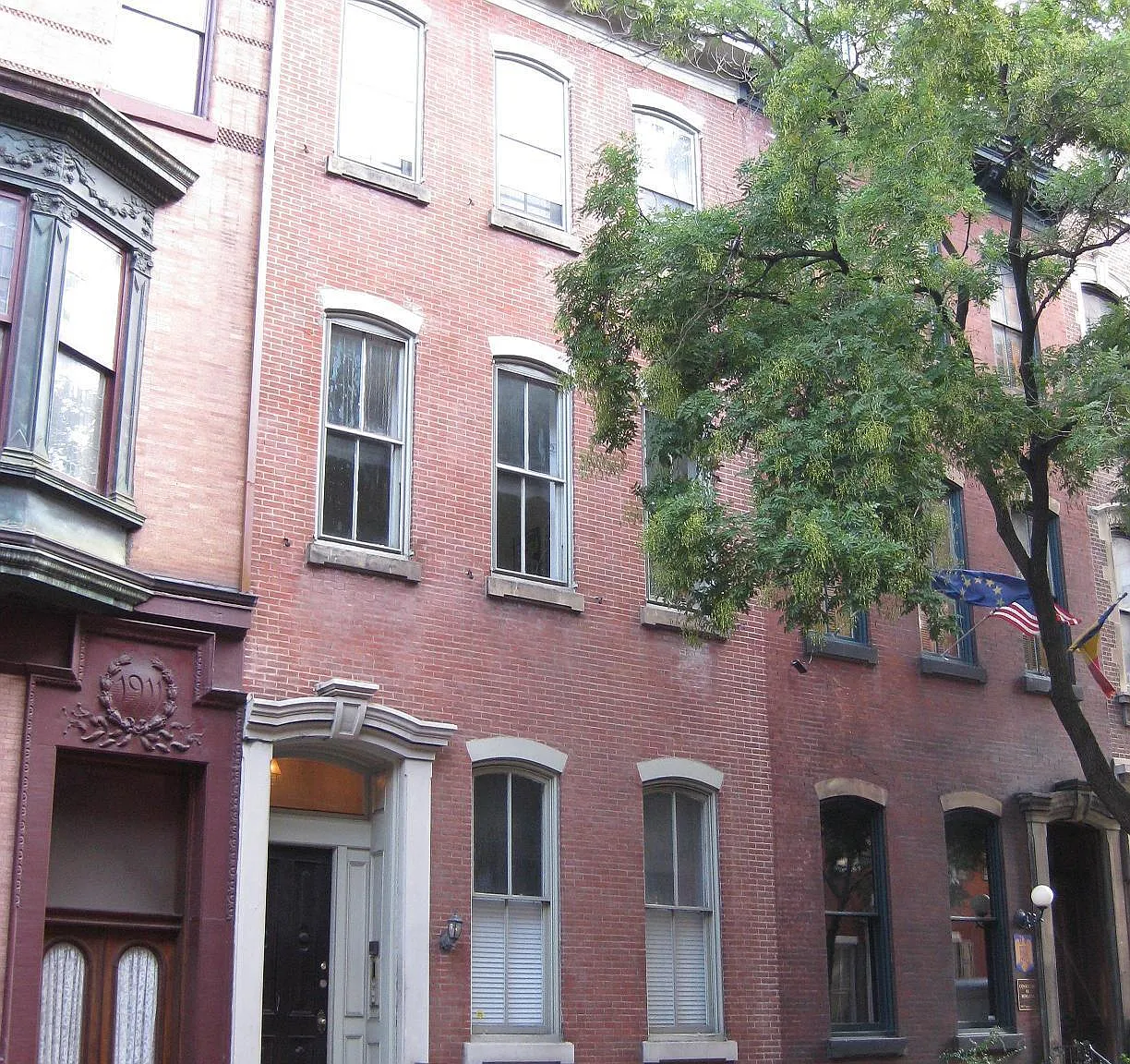 1909 Spruce St — Photo 1