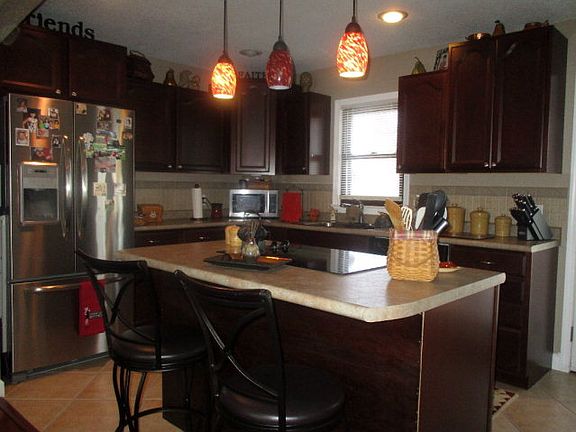 2nd image of 705 Shannon Ln
