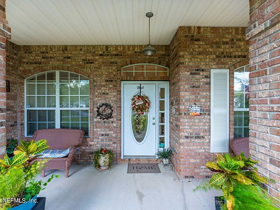 3rd image of 1368 LONGMEADOW Trail
