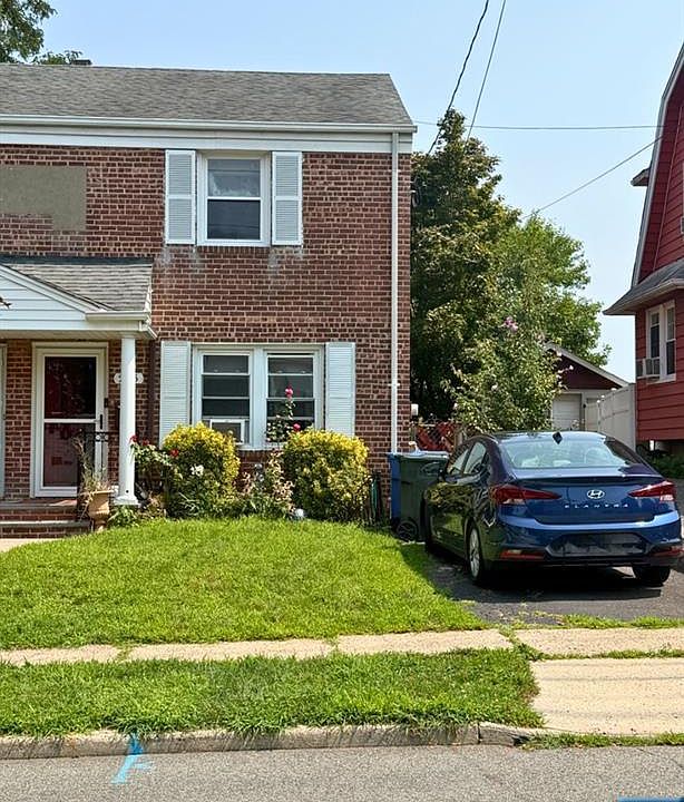 1st image of 205 Eastern Way