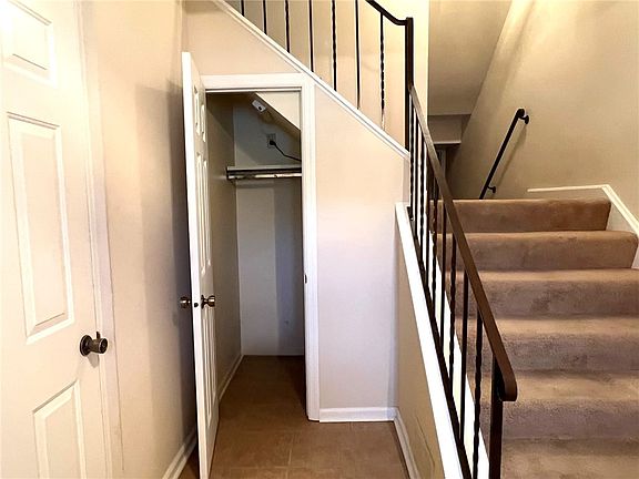 3rd image of 493 Cannongate Dr
