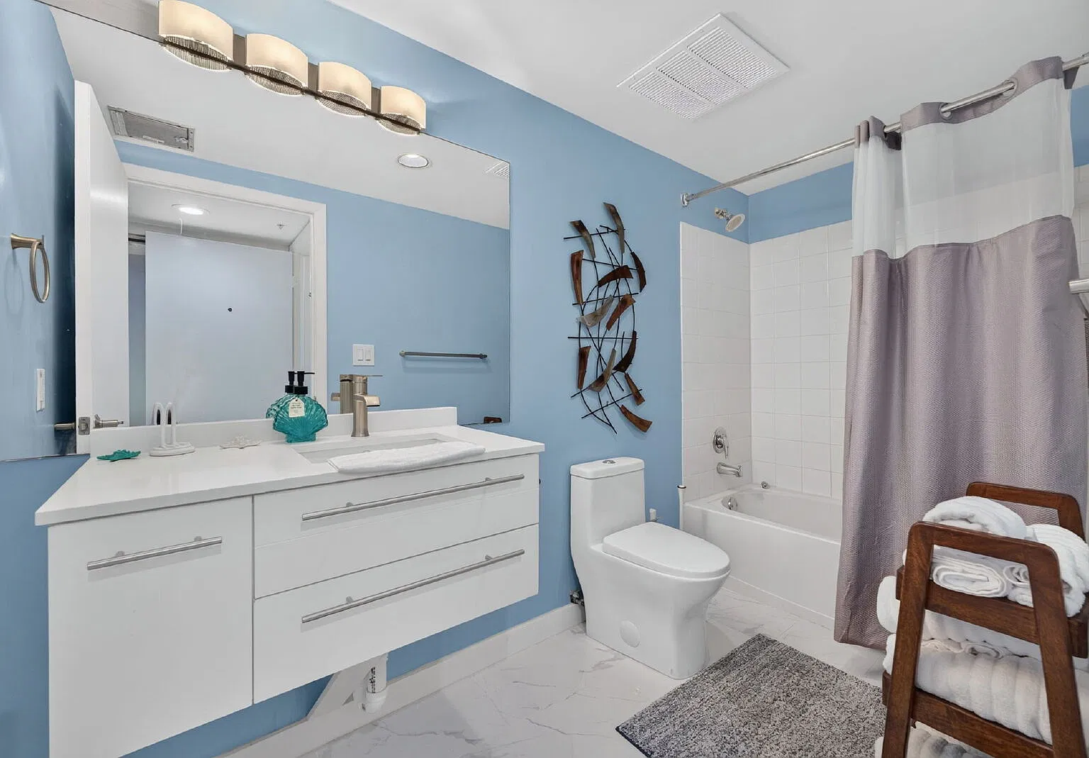 Oceanfront Sunny Isles Beach | Resort-Style Living | 3 To 6 Month Lease — Photo 4