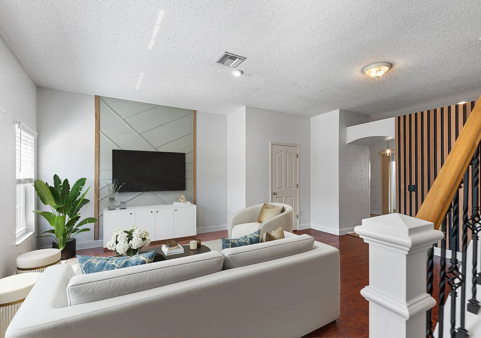 Carrolwood Area Townhome! — Photo 2