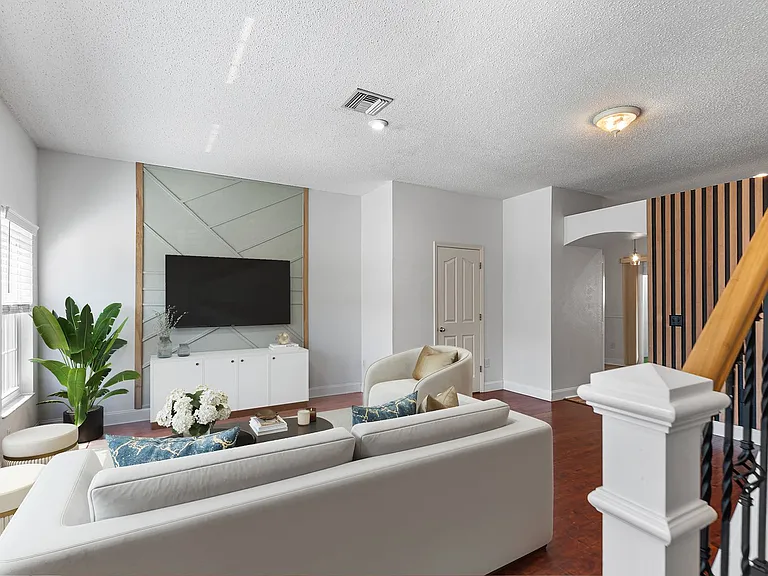 10112 Farmingdale Pl — Photo 2