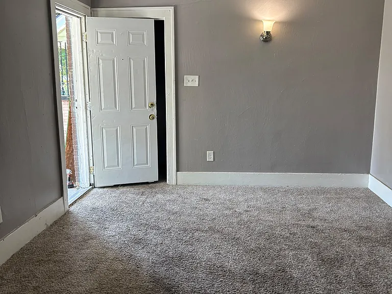 14249 Cloverlawn Ave — Photo 3