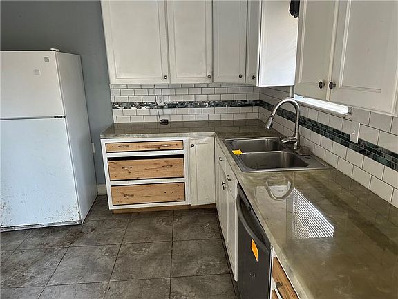 4th image of 214 Cardinal Dr