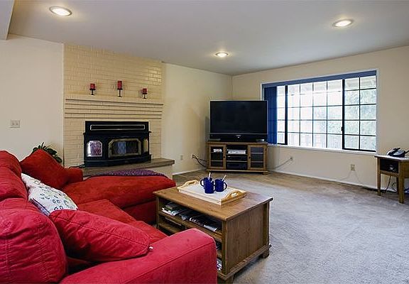 5th image of 4642 S 150th St