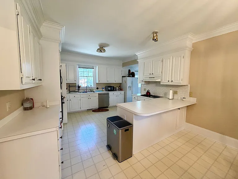 525 Brook Ave — Photo 6
