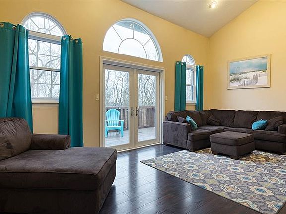 3rd image of 554 Indus St