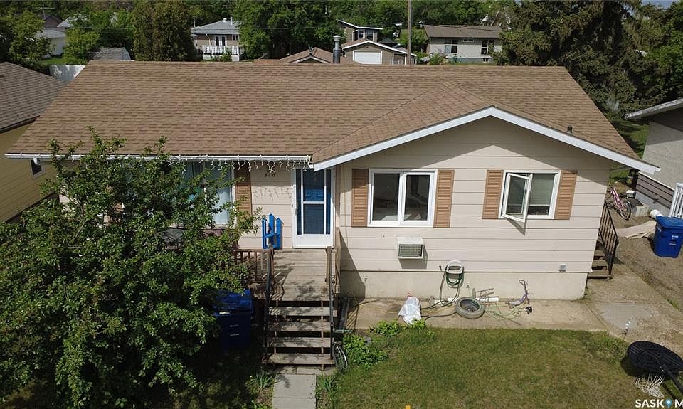 1st image of 520 Dennis STREET