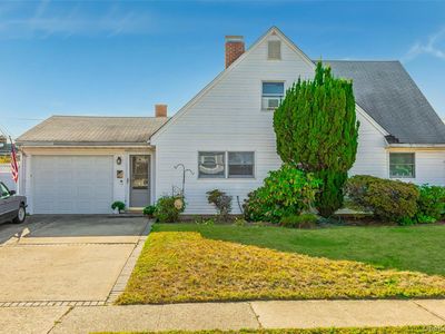 16 Celestial Lane, Levittown, NY, 11756