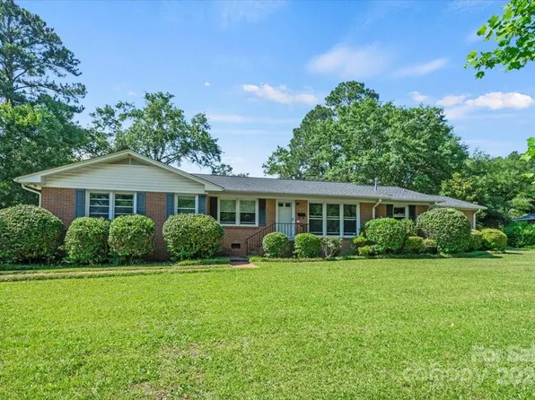 14 Hamden Cir, Cheraw, SC 29520