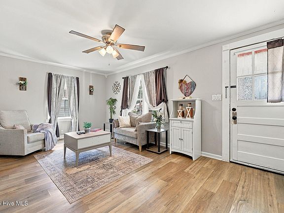 5th image of 400 E 8th Street
