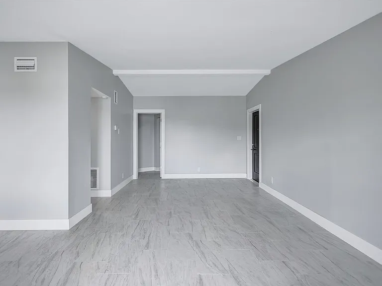 325 Capri Blvd — Photo 48