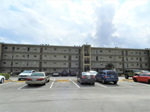 225 Bonnie Boulevard #209, Palm Springs, FL 33461