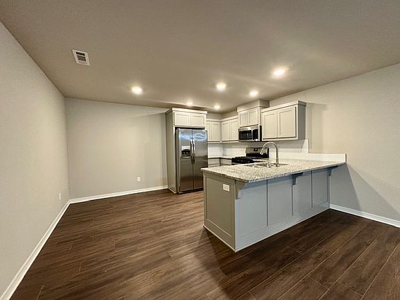 5th image of 2315 W Persimmon St #1