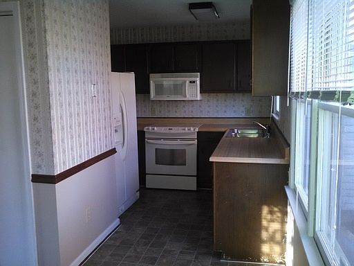 3rd image of 1240 Woodbriar Ave