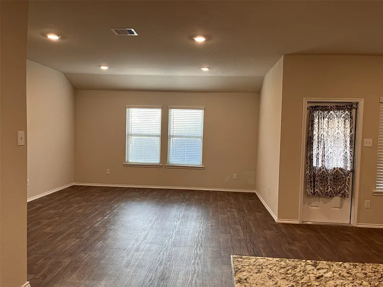312 Comal Dr — Photo 19