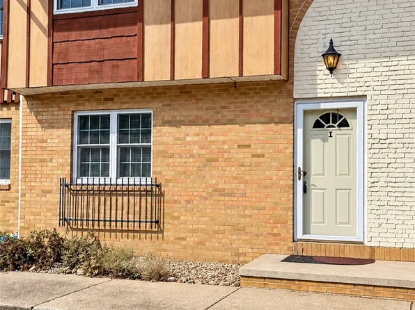 290 Lincoln St SW #I, Hartville, OH 44632