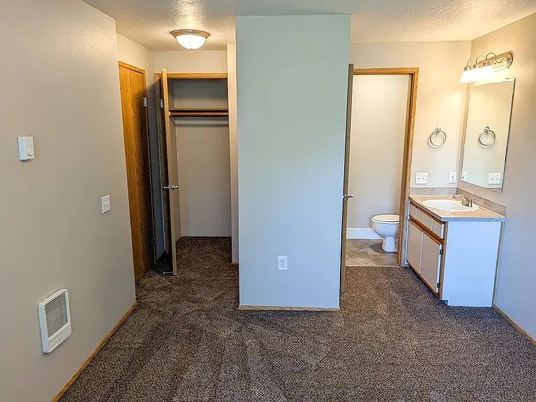 Silverwood Apartments — Photo 27