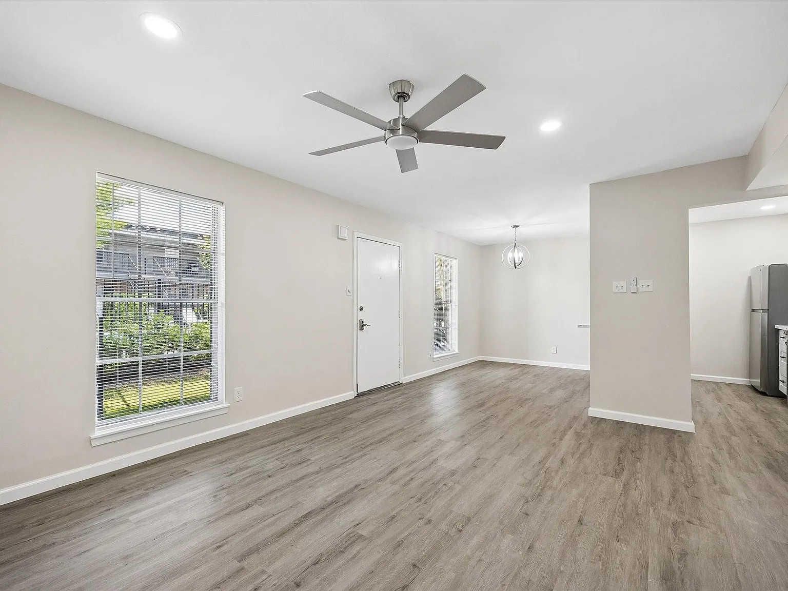 2 bed, 1.5 bath, 884 sqft, $2,000 — Photo 4