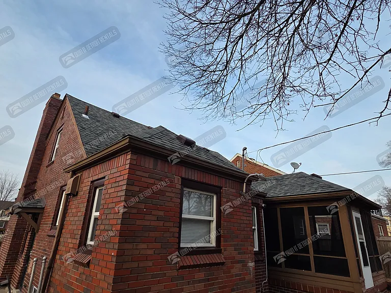 7331 W Outer Dr — Photo 4