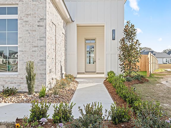 3rd image of 110 Bruges Ln