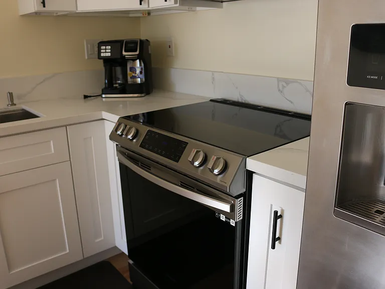 5692 Linfield Ave — Photo 8