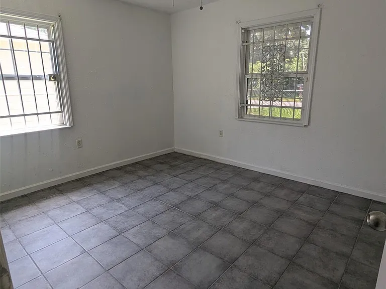 9129 Oak Knoll Ln — Photo 13