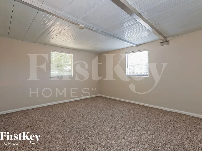10805 Piccadilly Rd — Photo 12