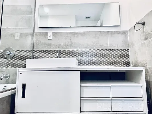 Rented by Real Street Inc | media 17