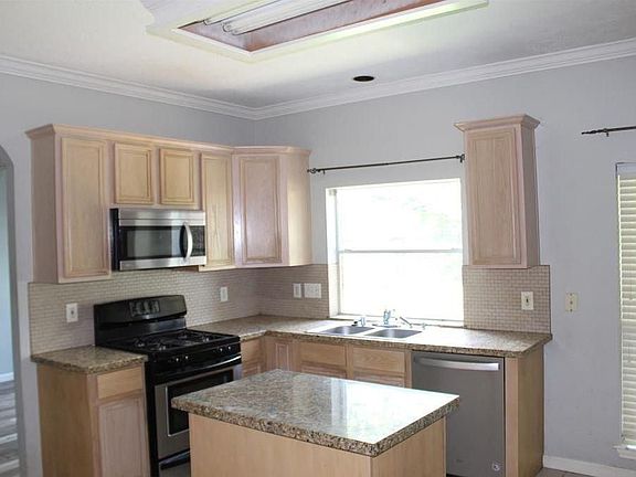 5th image of 6015 Saint Andrews Dr
