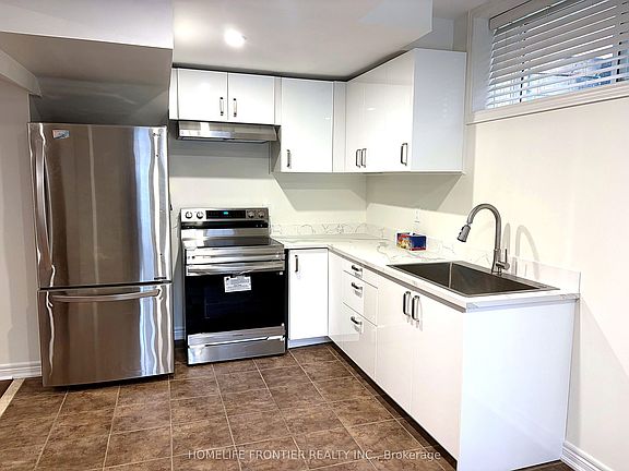 2nd image of 33 Green Meadows Cir