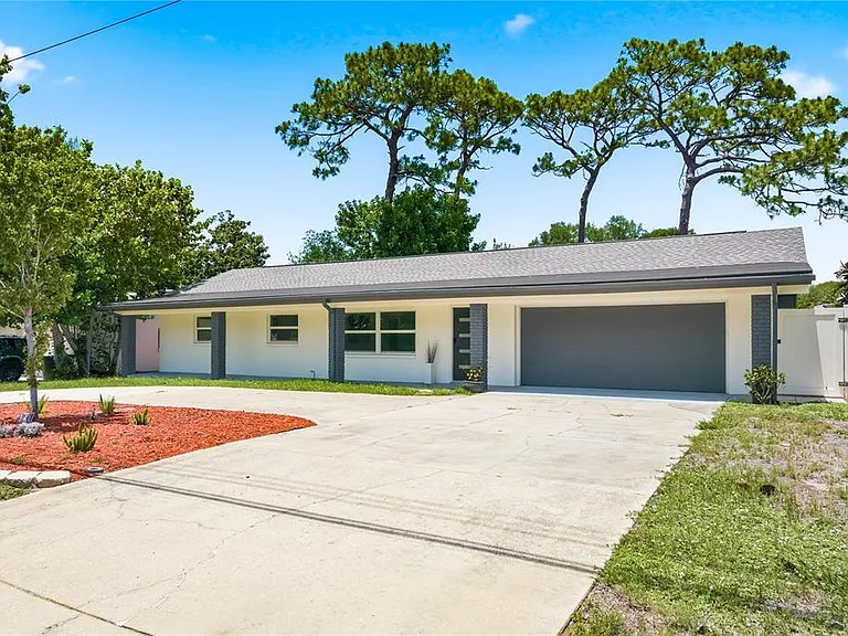1290 Michigan Blvd — Photo 3
