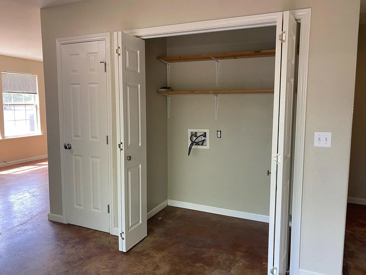 108 Rosewood Ave — Photo 2